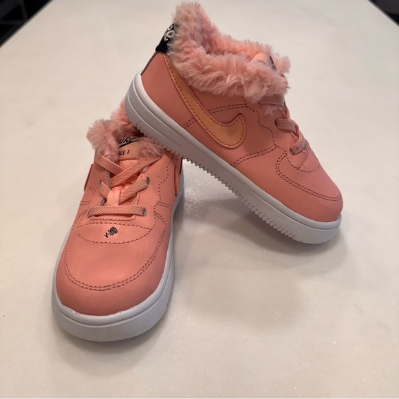 NEW! Nike Air Force 1 One Unisex Sneakers  (TD) Fuzzy Lined Pink Size 8C - Picture 2 of 11